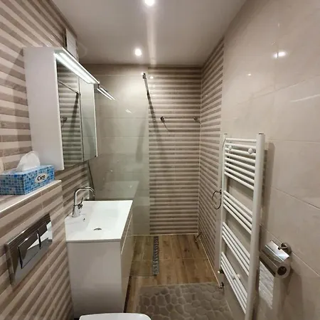 луксозен до боровец за 4 гости с паркомясто и Wifi Apartman *